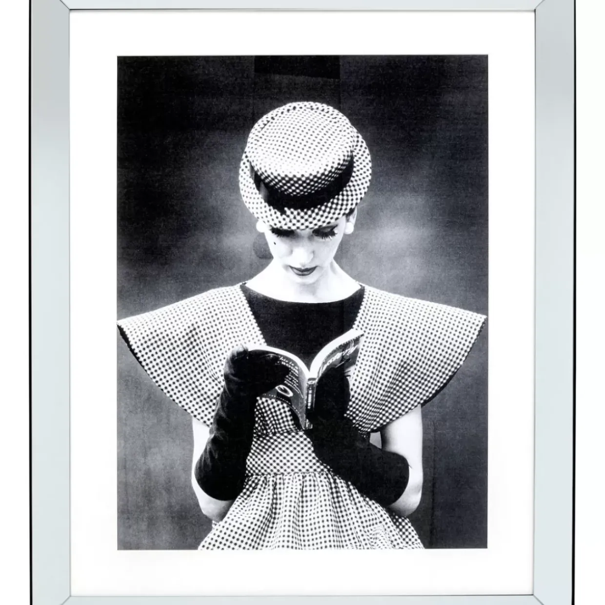 Gerahmtes Bild Reading Beauty 85X105Cm