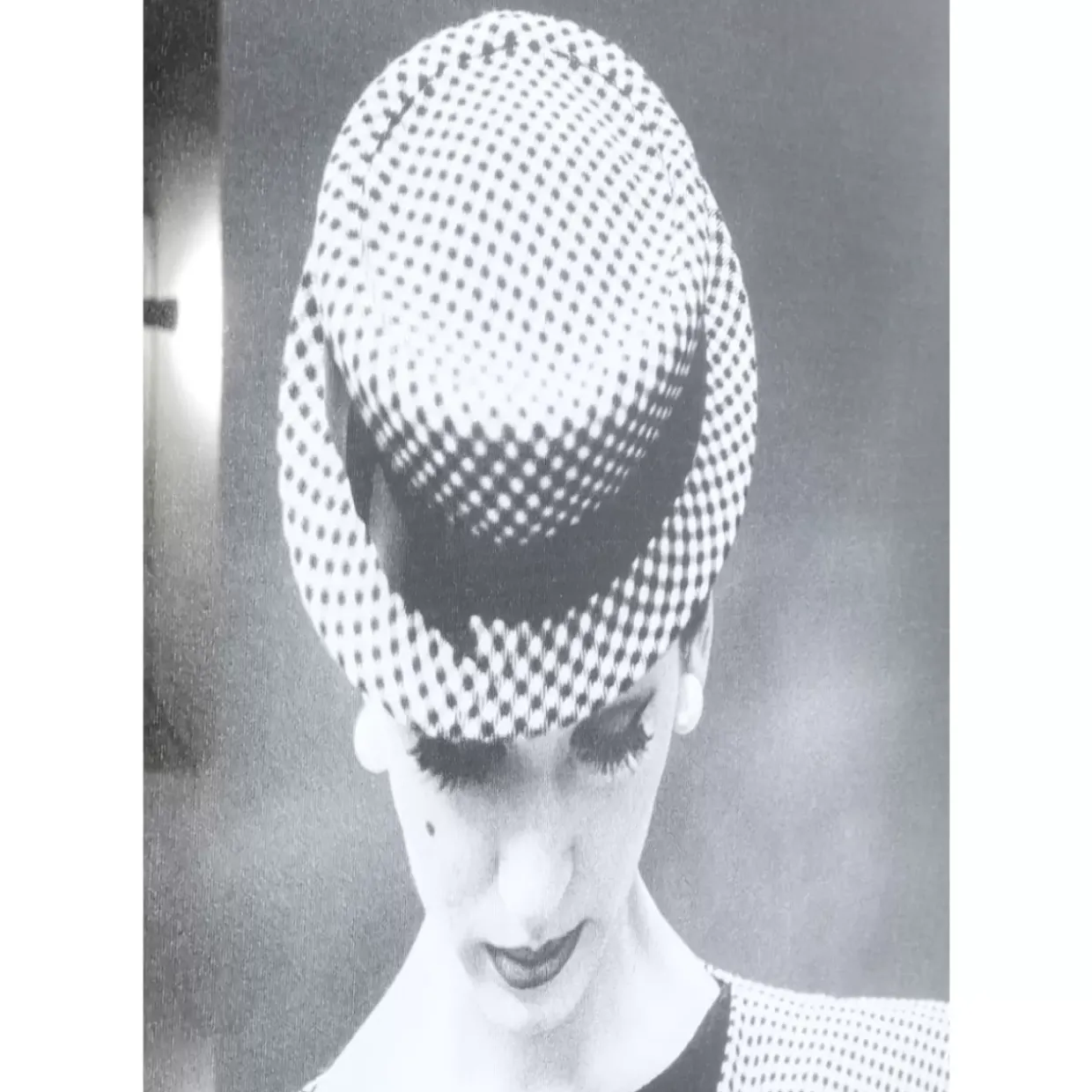 Gerahmtes Bild Reading Beauty 85X105Cm